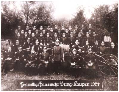Historisches Gruppenfoto der Freiwilligen Feuerwehr Burg-Kauper 1924